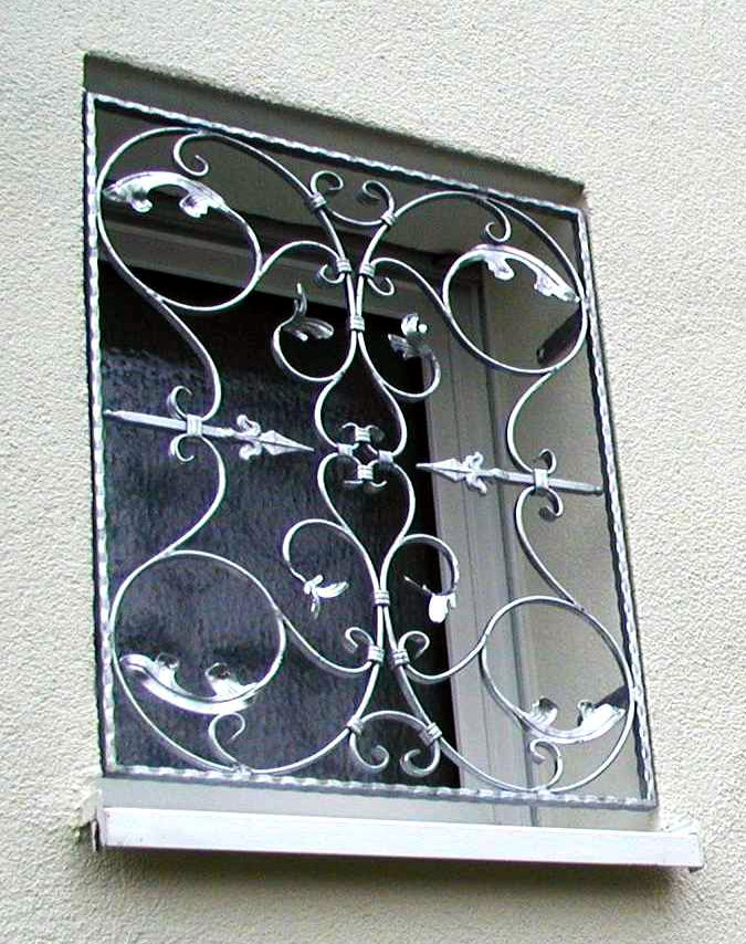 Fenstergitter aus Schmiedeeisen - Sicherer Einbruchschutz nach Maß