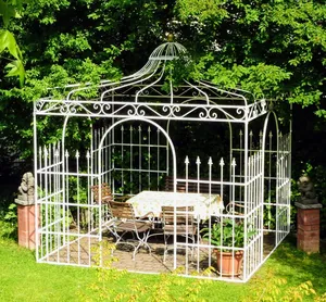 Massiver Eisenpavillon Bari – quadratisch, stabil und langlebig für höchste Ansprüche