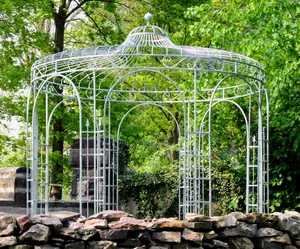 Wetterfester Rosenpavillon Mailand aus Schmiedeeisen – rund und elegant