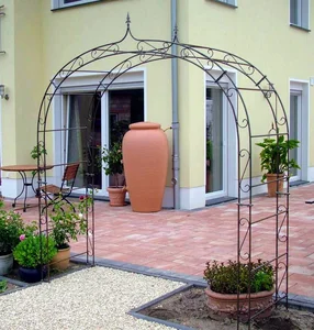 Detailaufnahme Rosenbogen Schmiedeeisen - hochwertige Verarbeitung