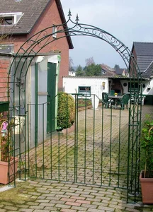 Schlichter Rosenbogen mit Tor nach Maß - Sonderanfertigung aus Schmiedeeisen